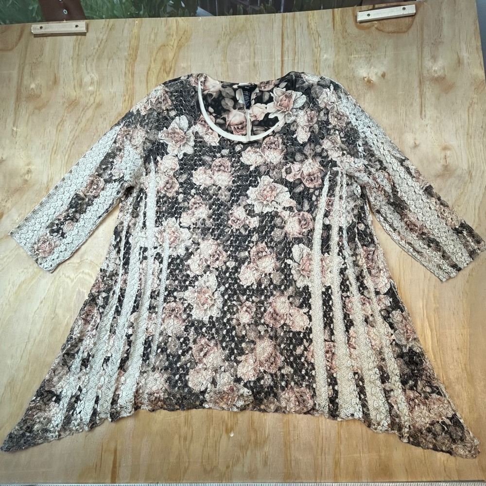 Brittany Black Woman Floral Lace Tunic Top Sharkbite Hem Pink Black Size 1X